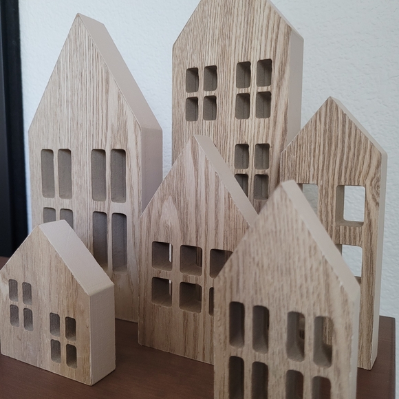 Wooden House Decor Set - Picture 2 of 3